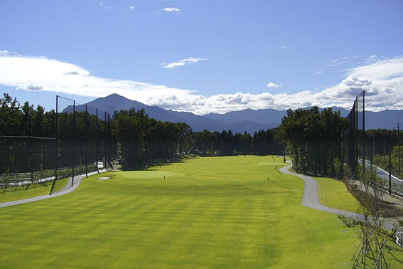 秩父事業所には実際のゴルフコースと同じ環境で実打できるテストサイトを所有しています。