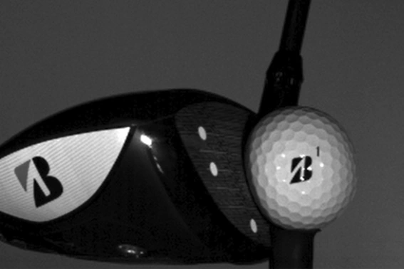 ドライバーショットにおけるインパクトの瞬間は1万分の5秒と言われています。その瞬間を解析していくことが必要です。