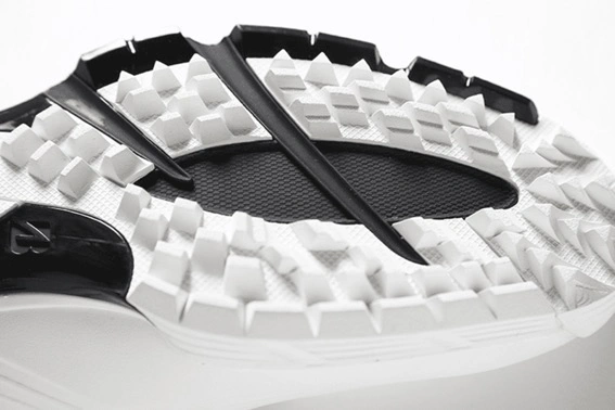 スパイクレスシューズ「ゼロ・スパイク バイター」のソール